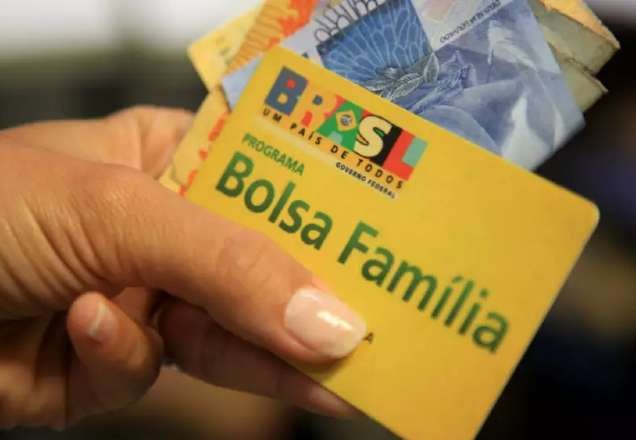 Imagem da noticia Governo desiste de transferir R$ 83,9 milhões do Bolsa Família para Secom