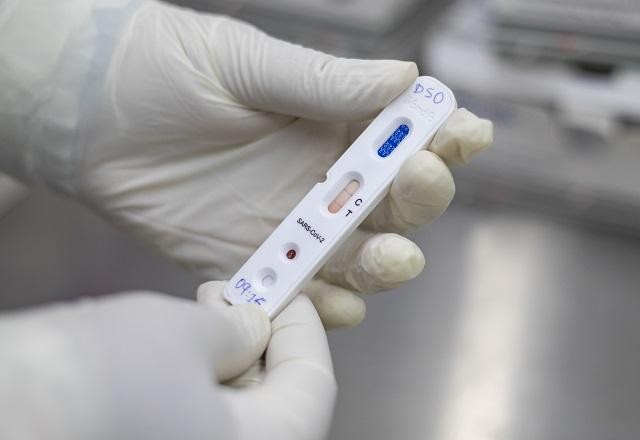 Imagem da noticia País registra mais de 70 mil novos casos de covid-19 em 24 horas