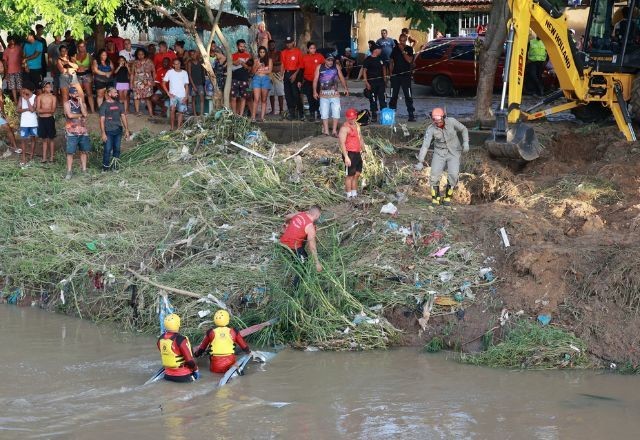 Imagem da noticia Corpo de Bombeiros continua buscas por duas vítimas das fortes chuvas no Rio