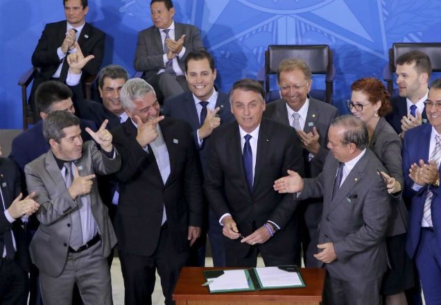 Imagem da noticia Governo publica novo decreto com regras para posse de armas
