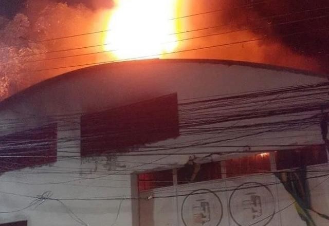 Imagem da noticia Incêndio na escola de samba Grande Rio destrói ateliê de fantasias