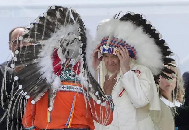Imagem da noticia Canadá diz que desculpas de papa aos indígenas não são suficientes