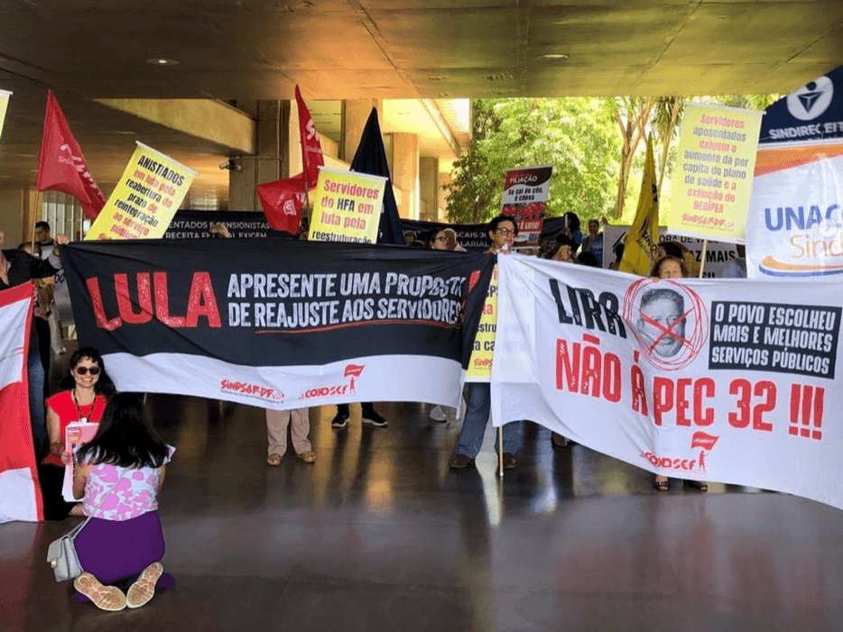 Imagem da noticia Professores de 19 universidades e institutos federais entram em greve nesta segunda (15)