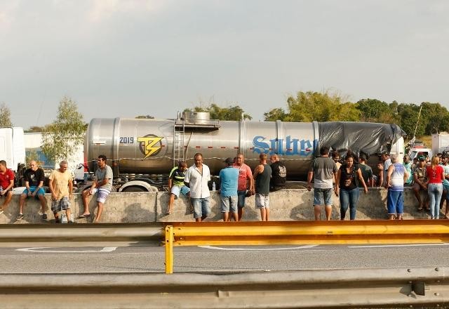 Imagem da noticia "O país vai parar", ameaçam caminhoneiros em nova carta