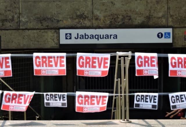 Imagem da noticia Poder Expresso: Metrô de SP em greve contra privatização; para Tarcísio, ação é ilegal