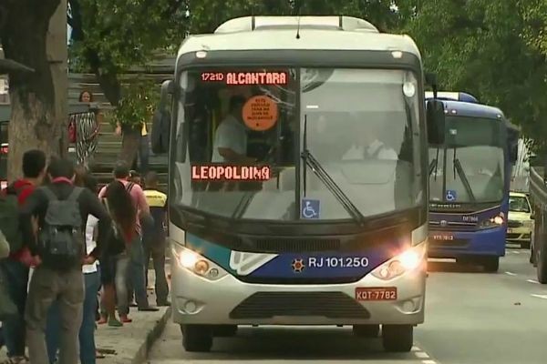 Imagem da noticia Greve geral: Ônibus, metrô e aeroportos devem parar nesta sexta-feira (28)