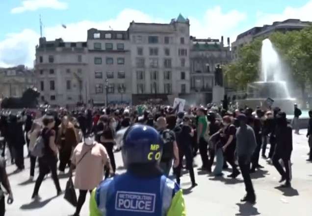 Imagem da noticia Grupos antirracistas e de extrema-direita vão às ruas no Reino Unido