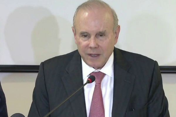 Imagem da noticia Guido Mantega é preso pela Lava Jato, mas solto horas depois