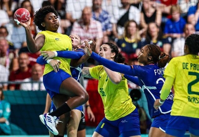 Brasil perde para França no handebol e precisa de vitória para se manter na Olimpíada