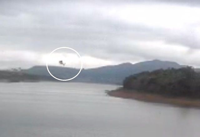 Imagem da noticia Uma pessoa morre em queda de helicóptero no lago de Furnas, em Capitólio (MG)