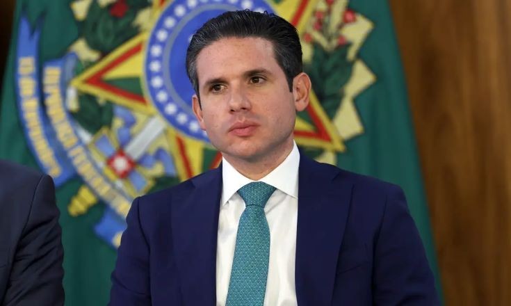 Imagem da noticia  "Adultização é tema que saiu das telas e ganhou as ruas", diz Motta