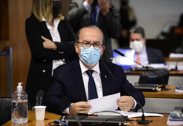 Imagem da noticia Renan retira nome de Luis Carlos Heinze da lista de indiciados da CPI
