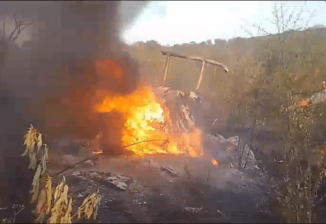 Imagem da noticia Vídeo: Helicóptero cai em Caruaru-PE, pega fogo e deixa dois mortos 