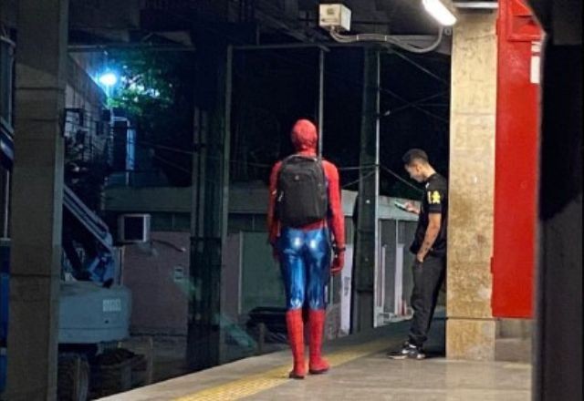 Homem-aranha é agredido e joga passageiro no trilho do metrô de Belo Horizonte 