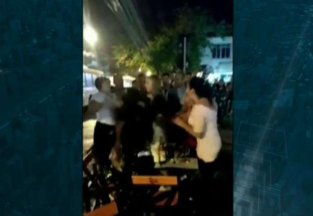 Homem bate em mulheres que o impediram de maltratar cachorro em bar