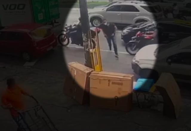SP: homem tenta executar duas pessoas a tiros no centro da cidade