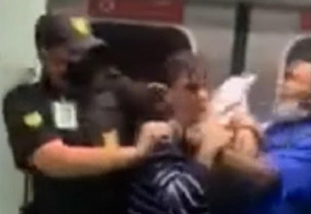SP: seguranças de trem são flagrados em briga com passageiros
