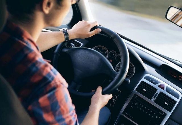 Imagem da noticia Homens solteiros pagam 62,5% a mais por seguro de carro do que os casados