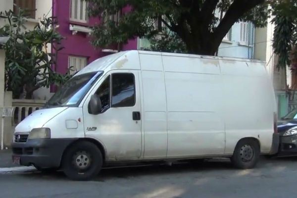 Homem é preso após sequestrar van em São Paulo