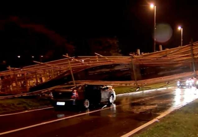 Imagem da noticia Homem ferido em queda de passarela em SP está na UTI