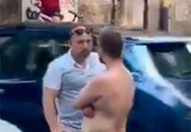Imagem da noticia Homem pelado fecha rua e é nocauteado por motorista irritado