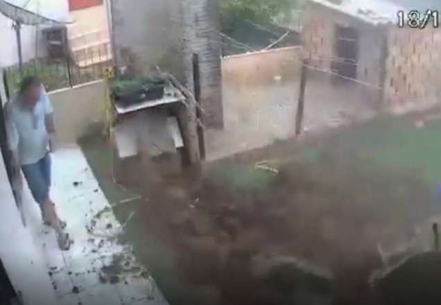 Imagem da noticia Homem que explodiu quintal tentando matar baratas fala ao SBT