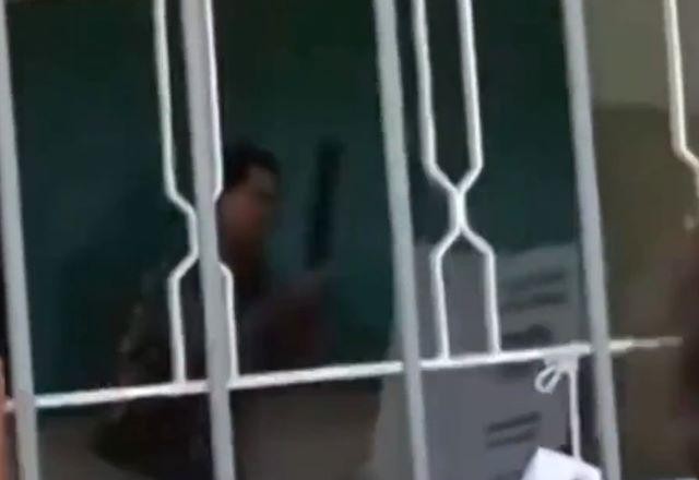 Imagem da noticia Eleitor é preso após quebrar urna a pauladas em colégio de Goiânia