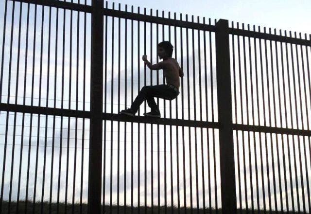 Imagem da noticia Após destruição de acampamento, migrantes tentam atravessar fronteira México-EUA