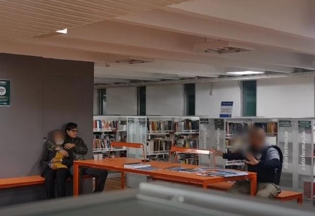 Vídeo mostra refém sob controle de homem armado com faca em biblioteca do Rio