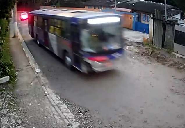 Imagem da noticia Homem sequestra ônibus após brigar com namorada na zona sul de SP