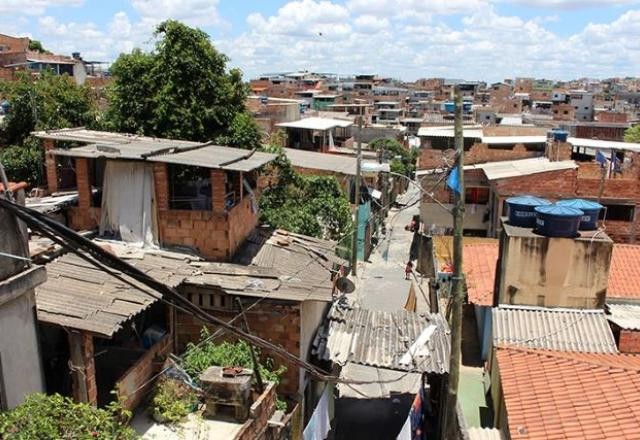 Imagem da noticia Pobreza cai para 31,6% da população em 2022; em 2021, número atingia 36,7%