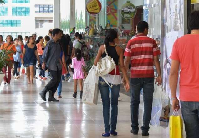 IBGE: Vendas no comércio varejista têm maior queda desde 2000