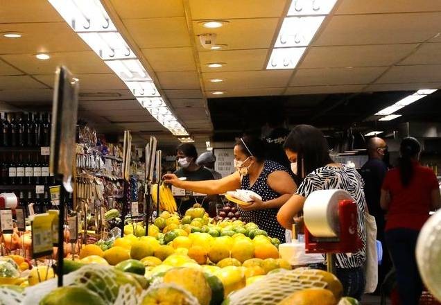 Imagem da noticia IBGE: brasileiros gastam mais com jogos e apostas do que com alimentos