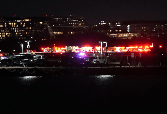 Imagem da noticia EUA: Avião comercial e helicóptero militar colidem em aeroporto de Washington
