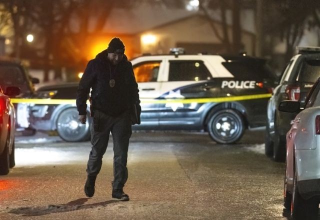 Imagem da noticia SBT News na TV: Série de ataques a tiros deixa 8 mortos em Chicago (EUA); PM inicia nova fase da Operação Escudo em SP