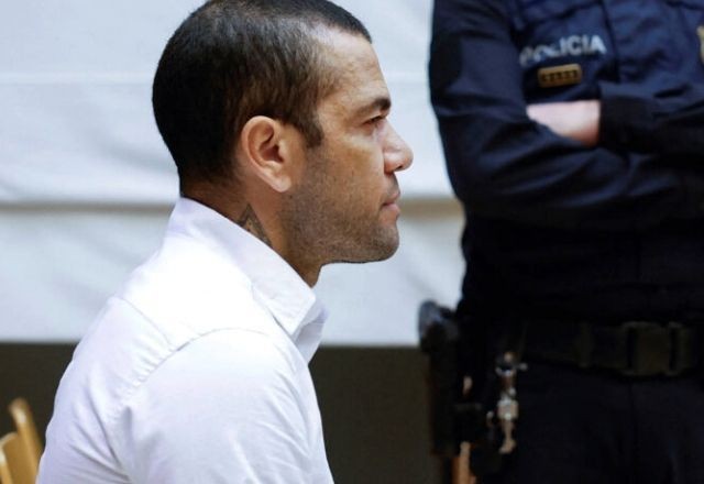 Imagem da noticia Daniel Alves começa a ser julgado em caso de estupro na Espanha
