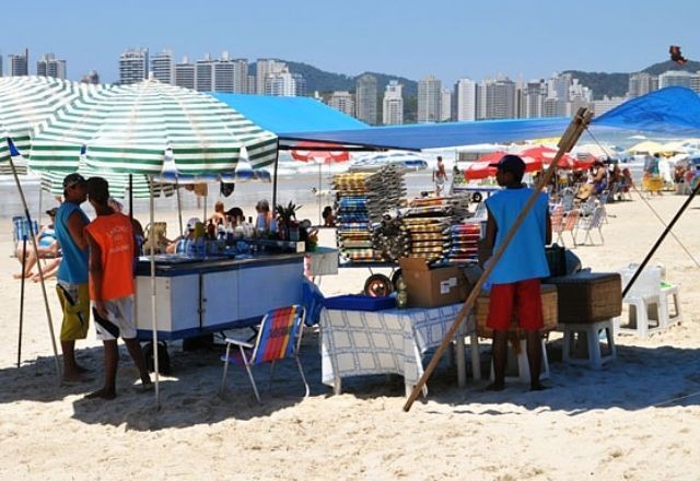 Alimentação segura na praia: veja dicas para evitar intoxicação