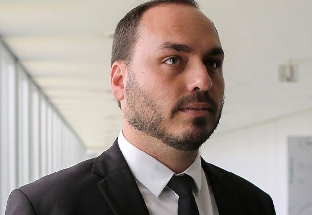 Imagem da noticia SBT News na TV: Alvo de operação, Carlos Bolsonaro deve prestar depoimento à PF nesta terça-feira