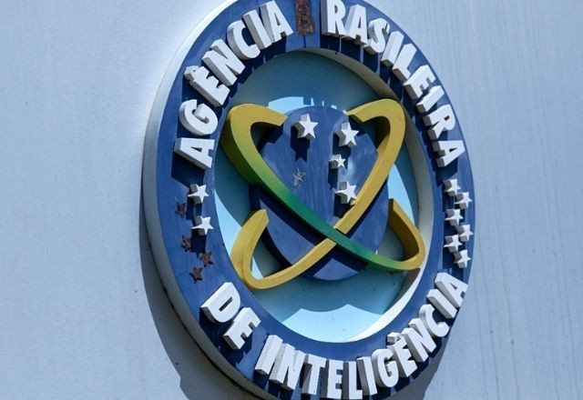 Imagem da noticia SBT News na TV: Anatel investiga espionagem ilegal pela "Abin paralela"; Selic cai para 11,25% ao ano