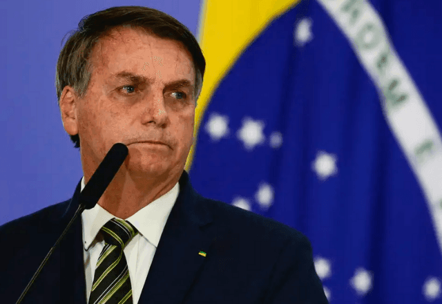 Imagem da noticia SBT News na TV: PF indicia Bolsonaro em caso das joias; Keir Starmer é o novo premiê do Reino Unido