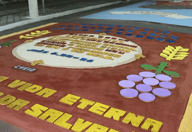 Imagem da noticia Vídeo: Corpus Christi é celebrado com tapetes coloridos por todo o país