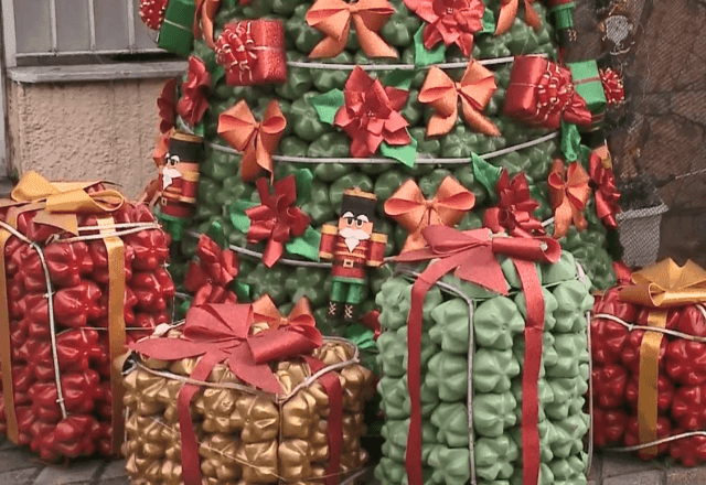 Imagem da noticia Decoração de Natal com material reciclado é atração no Rio