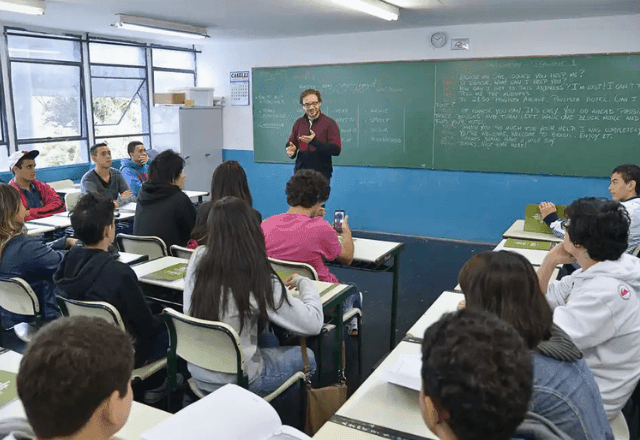 Imagem da noticia SBT News na TV: Congresso aprova novo Ensino Médio; Governo amplia lista de remédios gratuitos