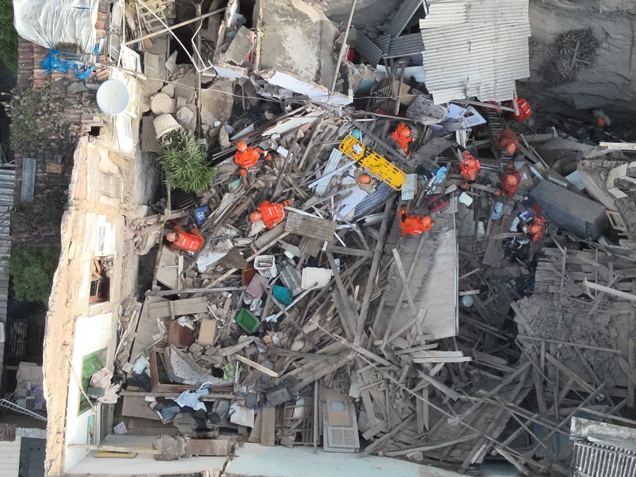 Imagem da noticia Desabamento de residência no Catete (RJ) deixa 16 feridos