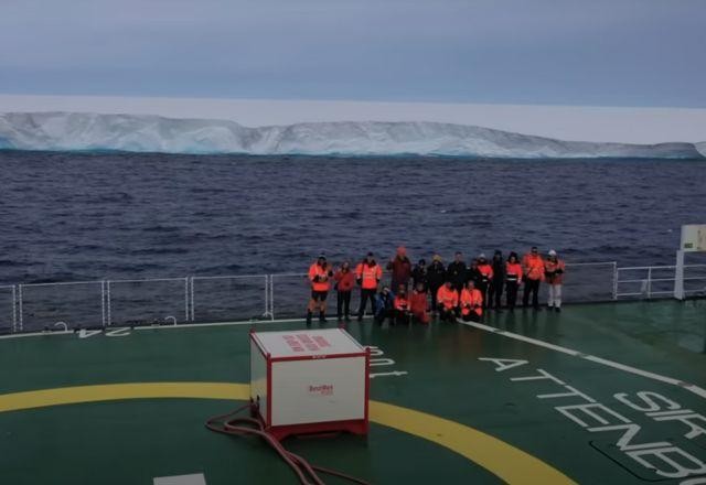 Imagem da noticia Maior do mundo: iceberg que se soltou da Antártica tem quase 1 trilhão de toneladas