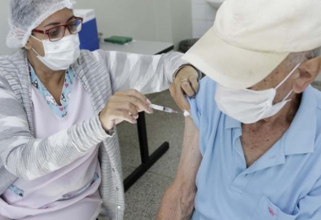 Imagem da noticia Ministério da Saúde recomenda 4ª dose para idosos com mais de 80 anos
