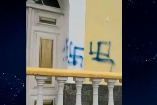Imagem da noticia Igreja é pichada com símbolo nazista no Rio de Janeiro