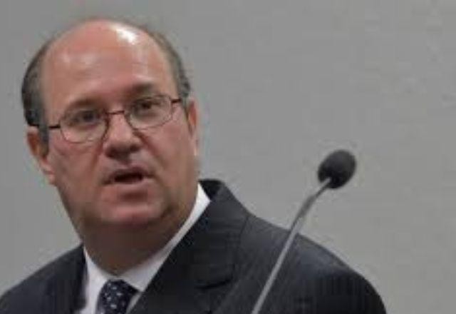 Imagem da noticia "Se o Ilan perder o BID, gente no PT vai até comemorar",  diz economista.