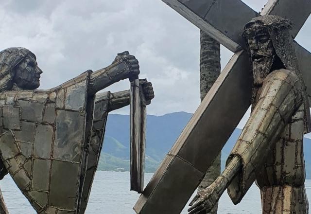 Praias curiosas: Engenho d'água em Ilhabela tem um museu a céu aberto