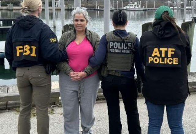 Imagem da noticia Brasileira é presa nos EUA acusada de sete crimes sexuais contra criança